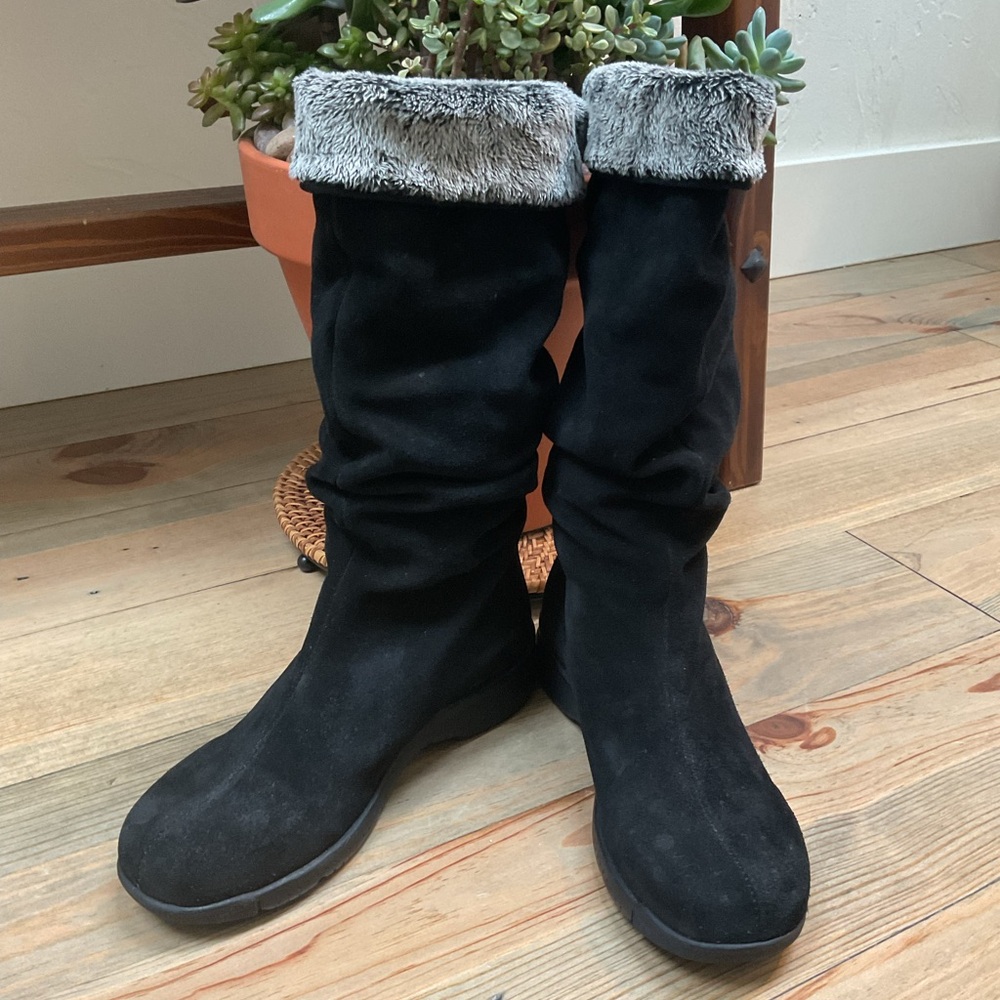 La CANADIENNE Black Winter Boots with Gray Faux-Fur Cuff